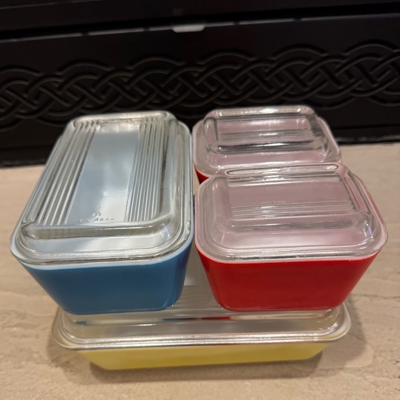 Vintage Pyrex Primary Colors Refrigerator Glass Dishes With Lids - Picture 15 of 15
